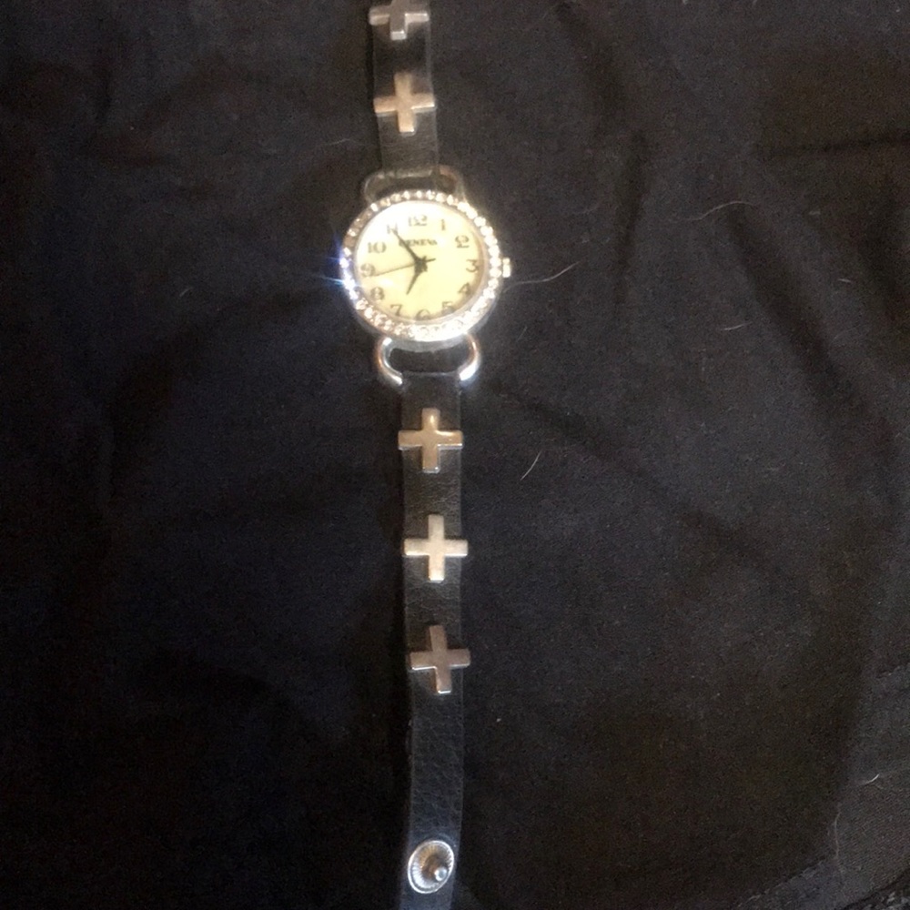 Fashion statement watch - Picture 1 of 3